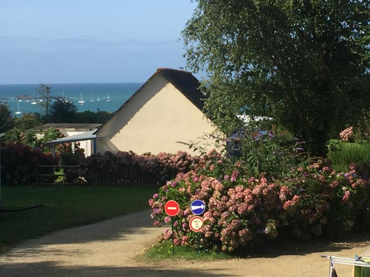Les Hortensias Grande Tente Familiale Deux Chambres Et Sejour Vue Mer Sur Camping Nature Plestin-les-Grèves Exterior foto